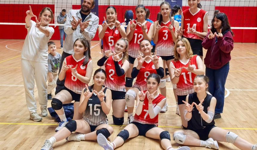 Niğde Voleybol Takımı lige galibiyetle başladı
