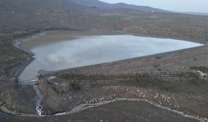 Sağanak ve eriyen kar suları taşkınlara neden oldu