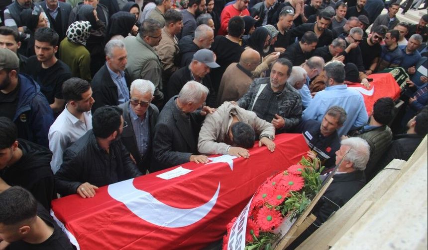 Saldırıda ölen 4 öğrenci gözyaşları içerisinde uğurlandı