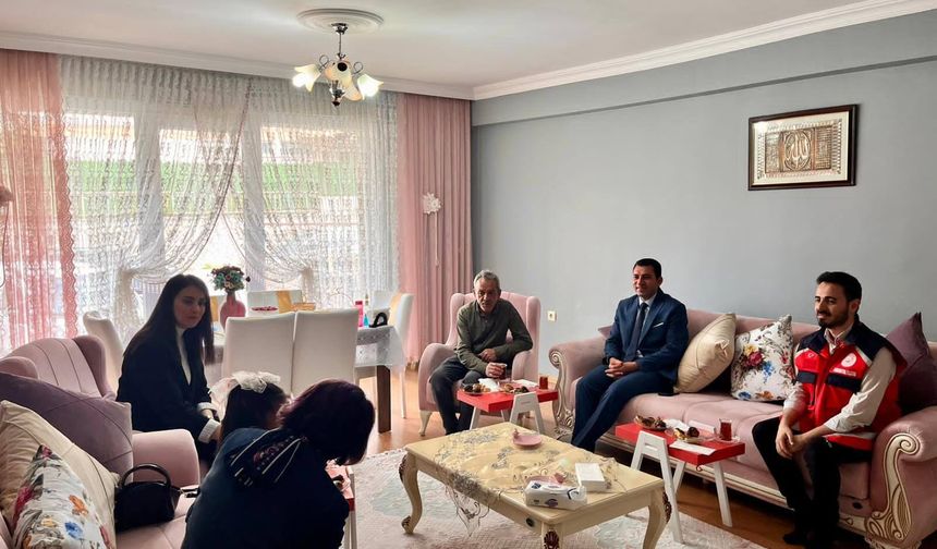 Vali Akmeşe’nin eşinden Koruyucu Aile ziyareti