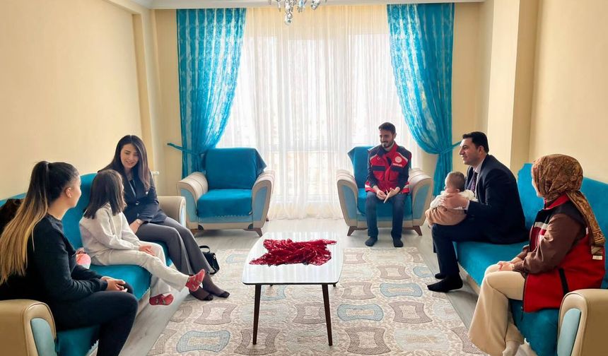 Vali Akmeşe’nin eşinden Koruyucu Ailelere ziyaret