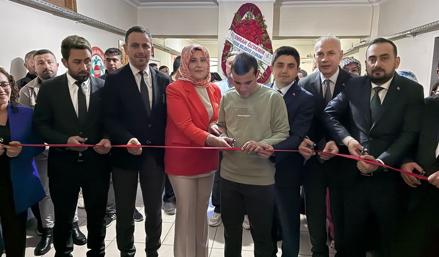 Otizmli Bireylere yönelik dernek törenle açıldı