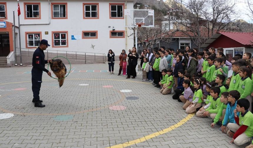 Jandarmadan öğrencilere meslek tanıtımı