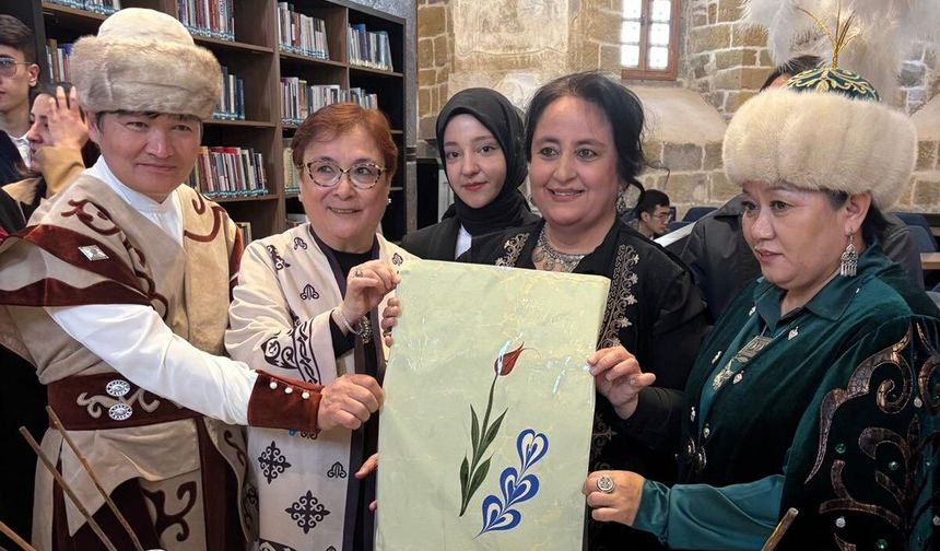 Ebru Sanatıyla Nevruz’a renk kattı