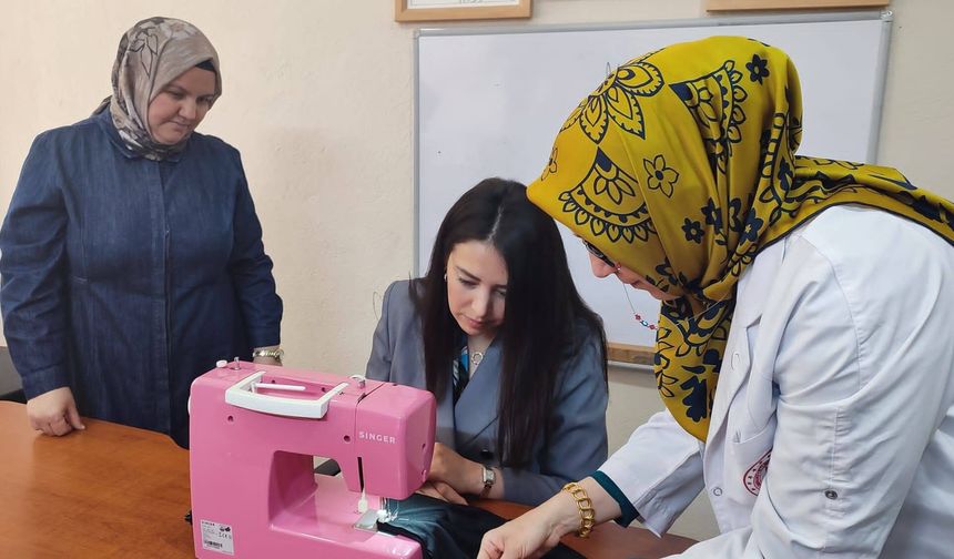 Hacer Akmeşe’den Kursiyerlere destek