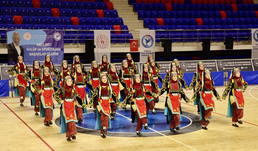 Halk Oyunları Grup Yarışmaları yapıldı