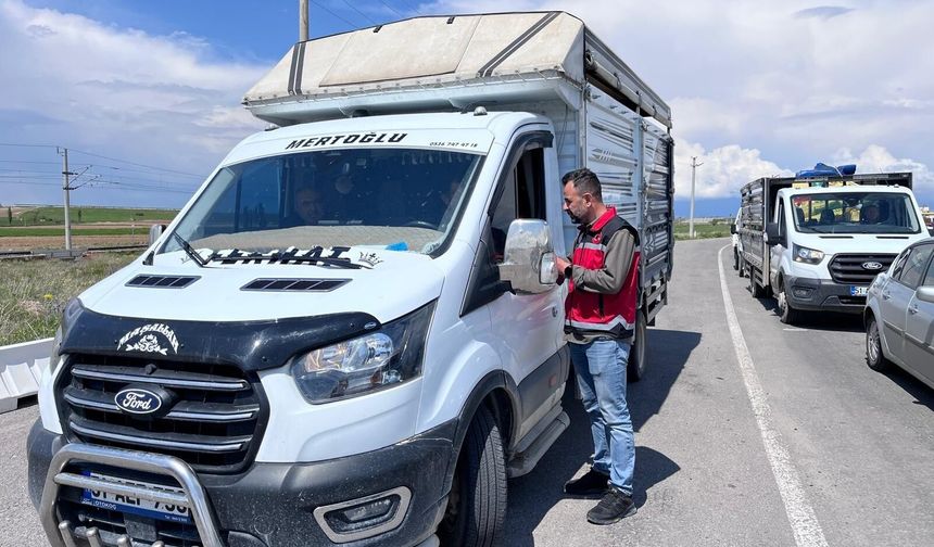 Veterinerler kurban denetimi için sahada