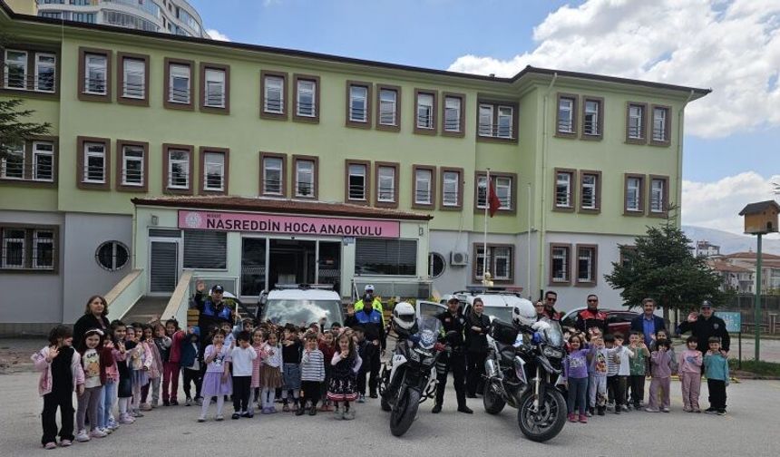 Çocuklara Trafik kuralları, İşçilere Dolandırıcılık Uyarısı