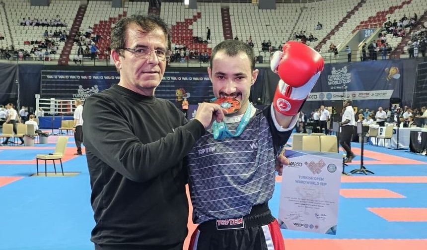 Niğdeli Kick Boksçudan Dünya Şampiyonluğu