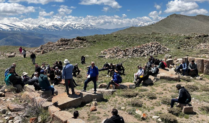 Türk Eğitim-Sen’den Göllü Dağ zirve yürüyüşü