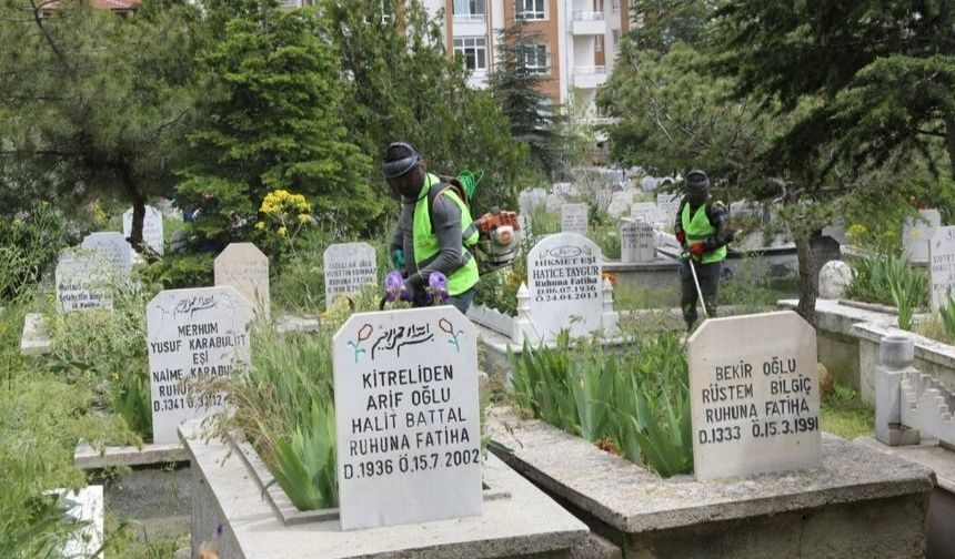 Mezarlıklara Bayram temizliği