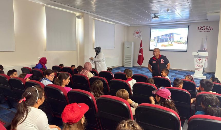 İlkokullu minikler Enstitüyü ziyaret etti