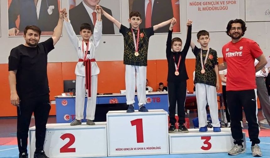 Minik Güreşçilerden Şampiyonada derece