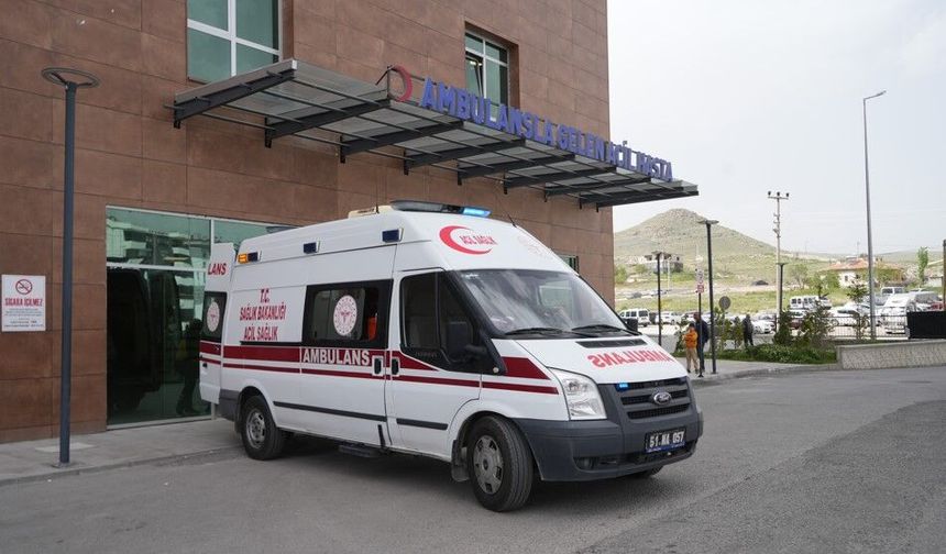 Otomobil ile kamyonet çarpıştı: 7 Yaralı