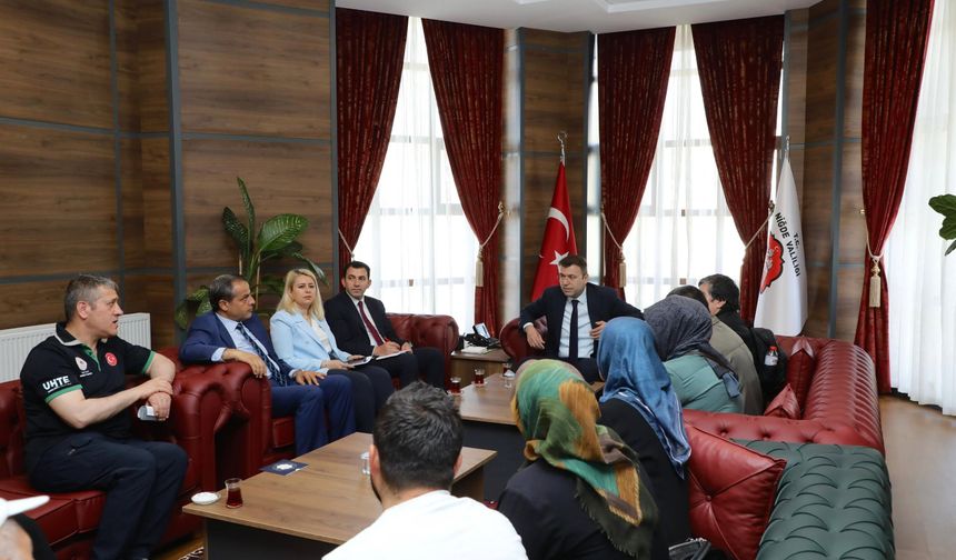 Vali Akmeşe Vatandaşları makamında dinledi