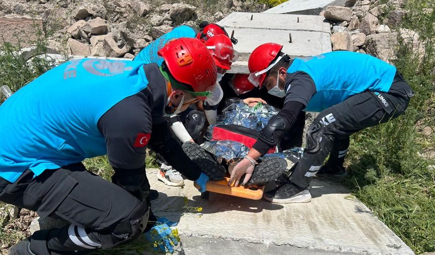 Niğde UMKE'den zorlu tatbikat