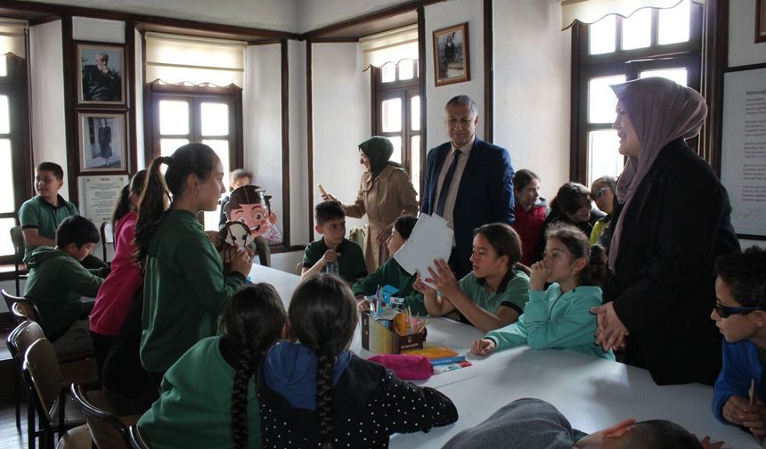 Bor Kütüphanede üniversite ve okul buluşması