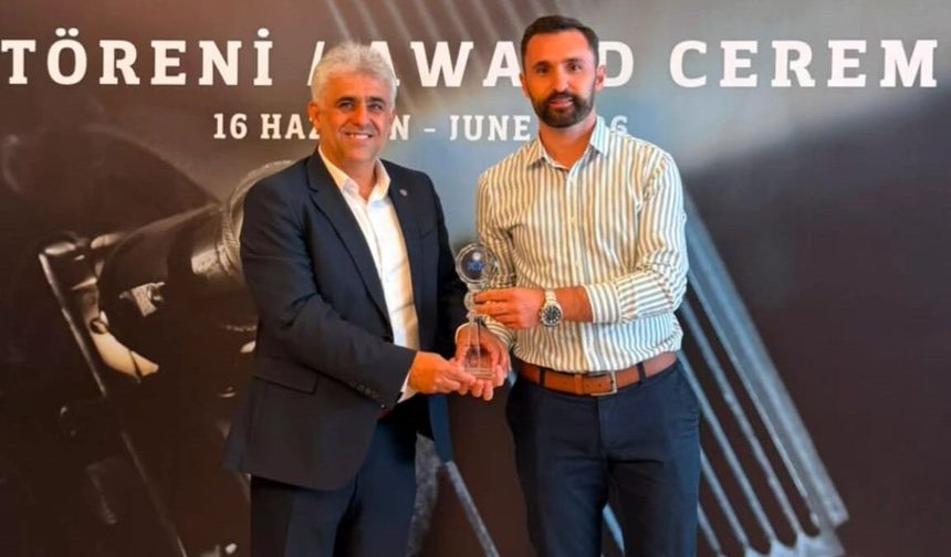Orhan'dan Türkiye ikincisi öğretmene tebrik