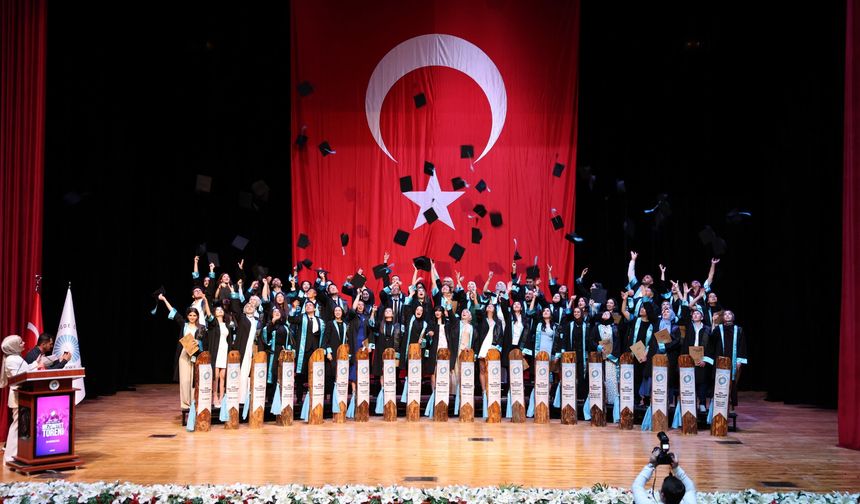 NÖHÜ 2026 Mezunlarını uğurladı!