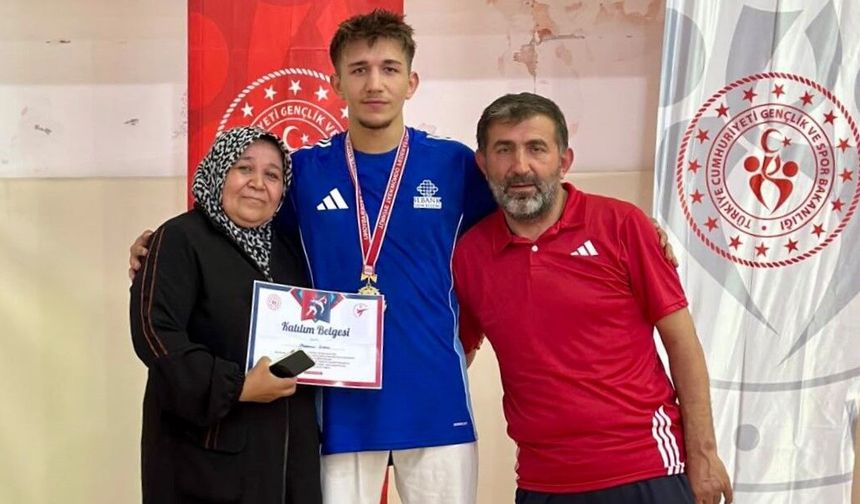 Niğdeli İnan Taekwondoda Türkiye Şampiyonu