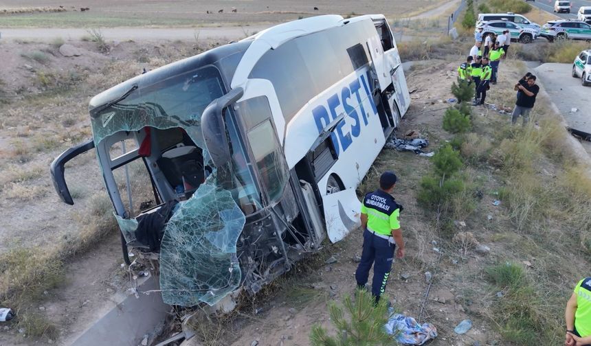 Yolcu otobüsü şarampole devrildi: 44 yaralı!