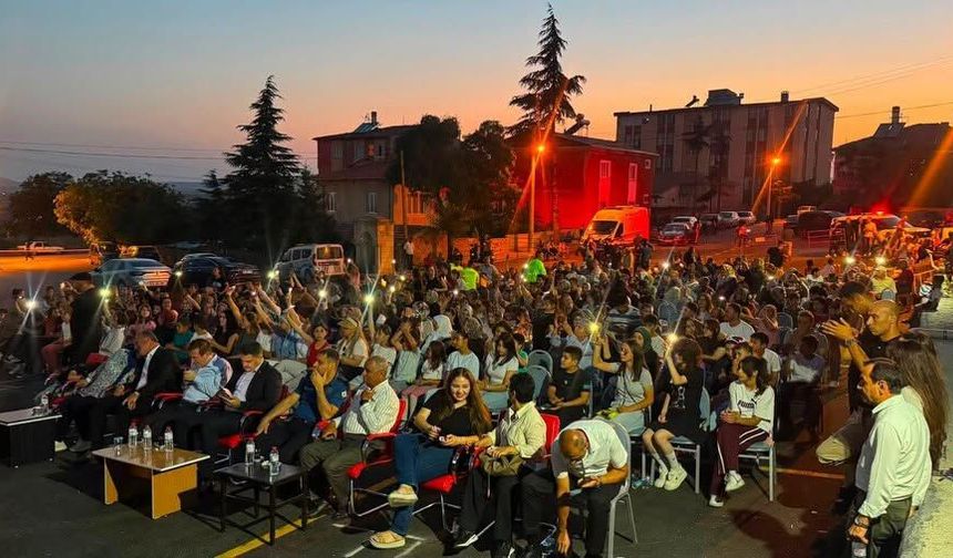 Altunhisar'da Açık Hava Sineması