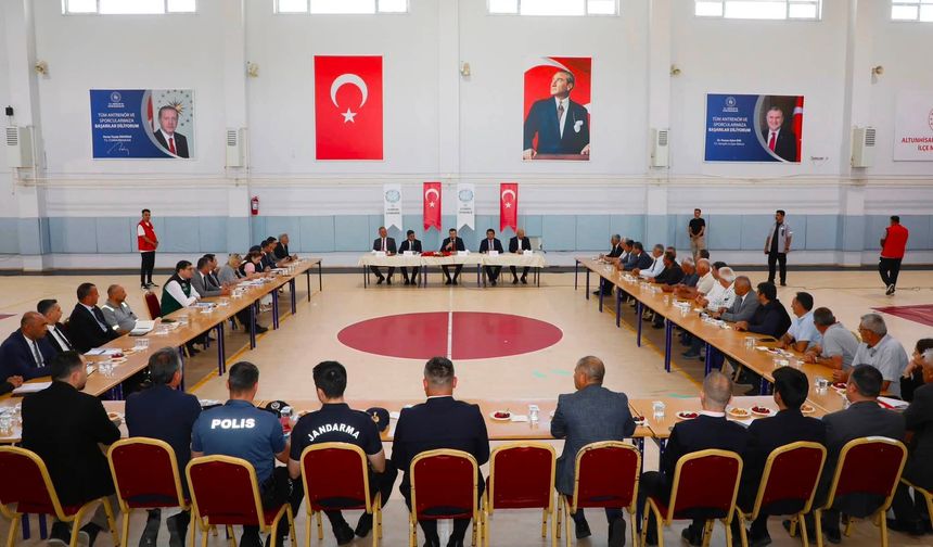 Altunhisar'da hizmet ve istişare toplantısı