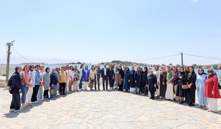 Başkan Özdemir AK Kadınlar istişaresine katıldı