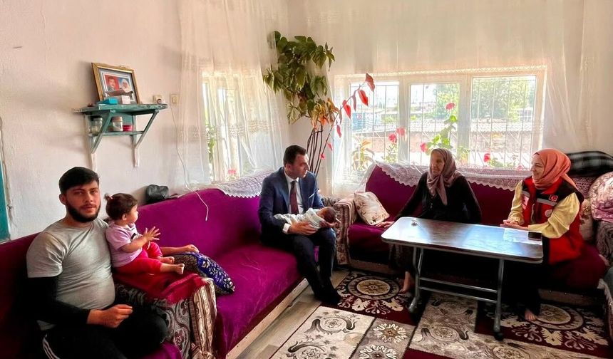 Kiledere’de Proje Ailelerine Bebek ziyareti