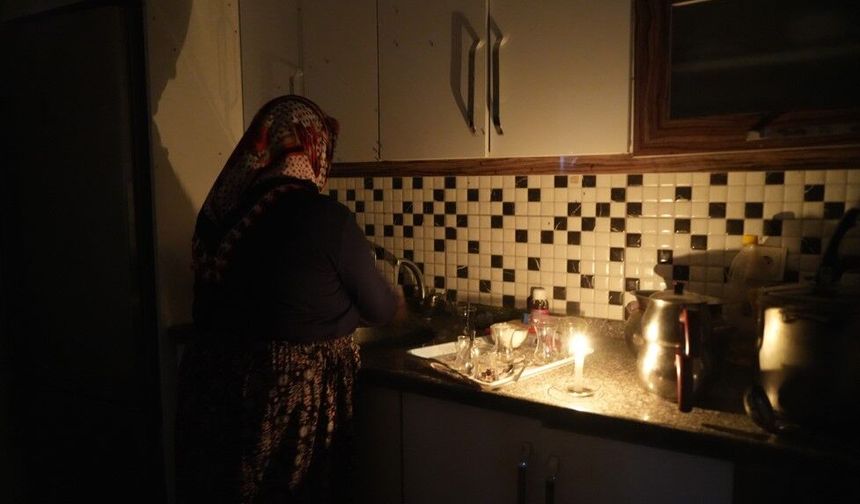 Niğde'de hayvancılık yapan aileler, evlerine elektrik istiyor