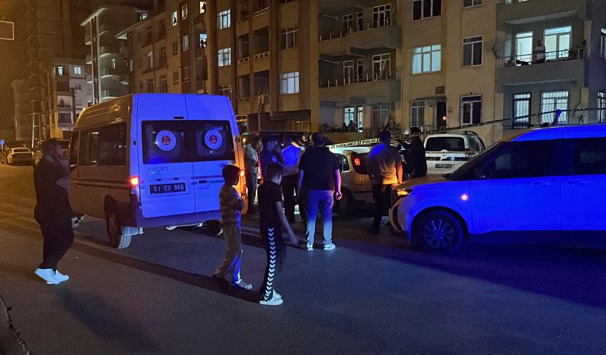 Otomobil içinde bir ölü, bir ağır yaralı!