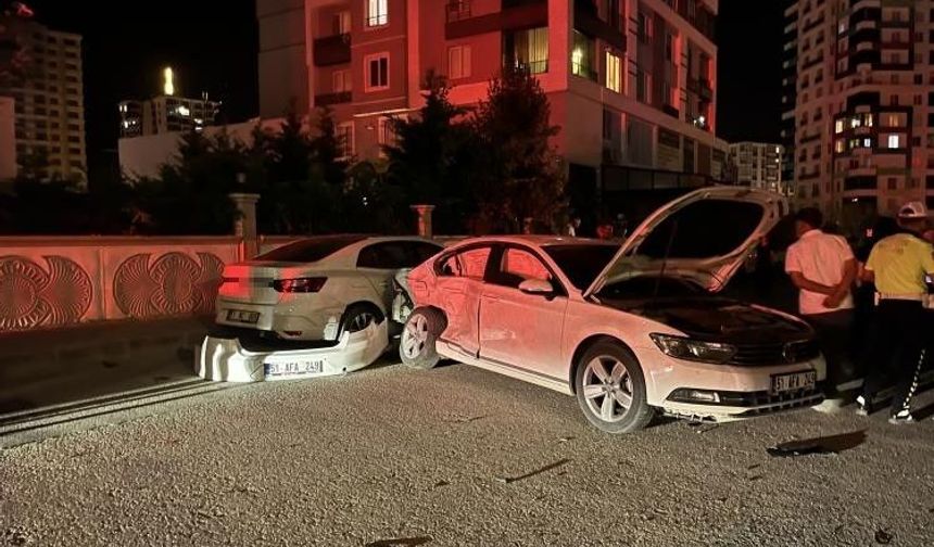Zincirleme kaza: 5 araç hasar gördü!