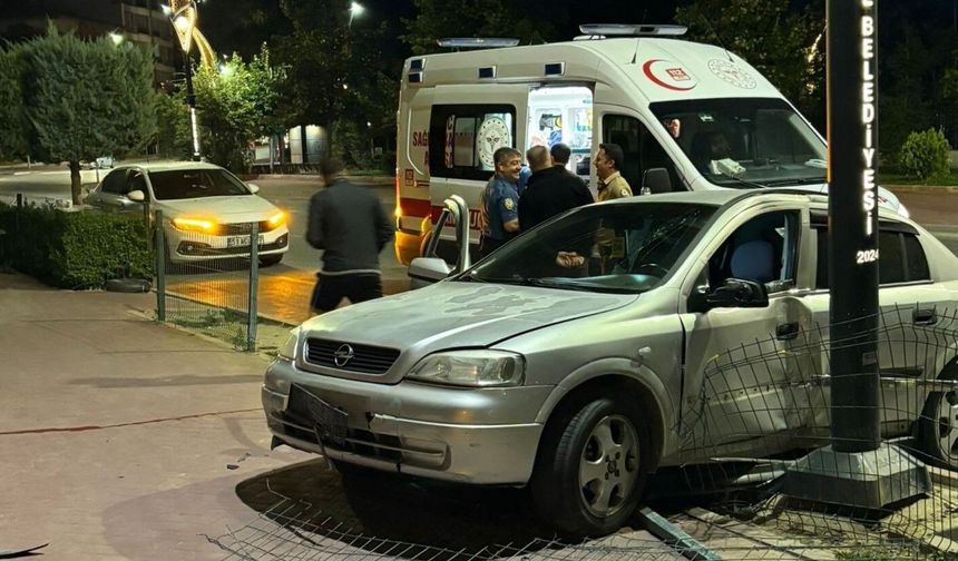 Otomobil refüje çıktı: 1 yaralı