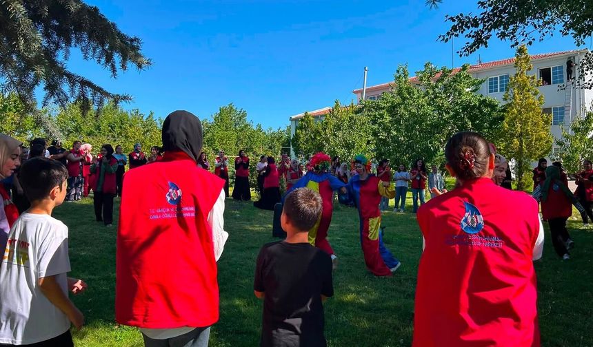 Çocuk Evlerinde ‘Renkli Kahkahalar Şenliği’