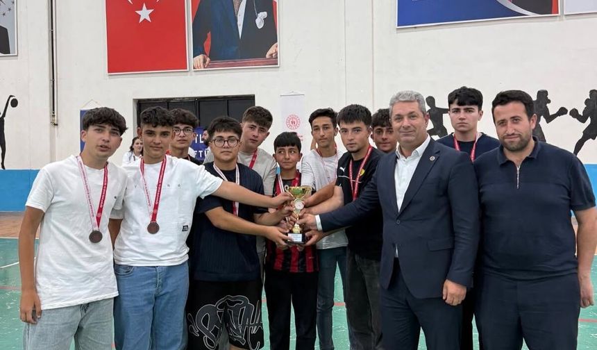 Divarlı’da Spor turnuvaları finallerle sona erdi