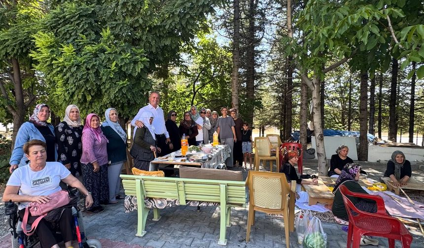 Doygun'dan Yufka ekmeği yapan kadınlara ziyaret
