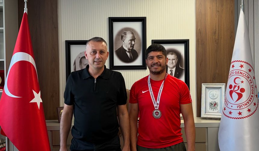 Dünya İkincisi Genç’ten Müdür Dorul’a ziyaret