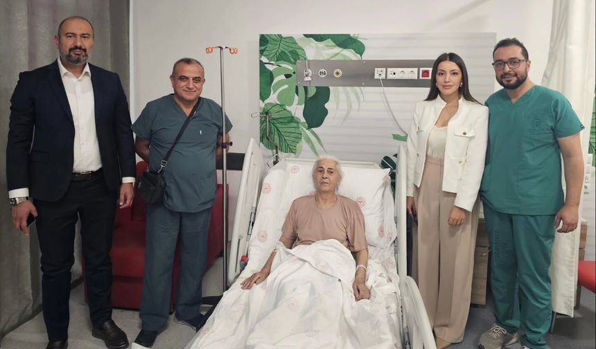 Safra yolu taşı ameliyatsız temizlendi