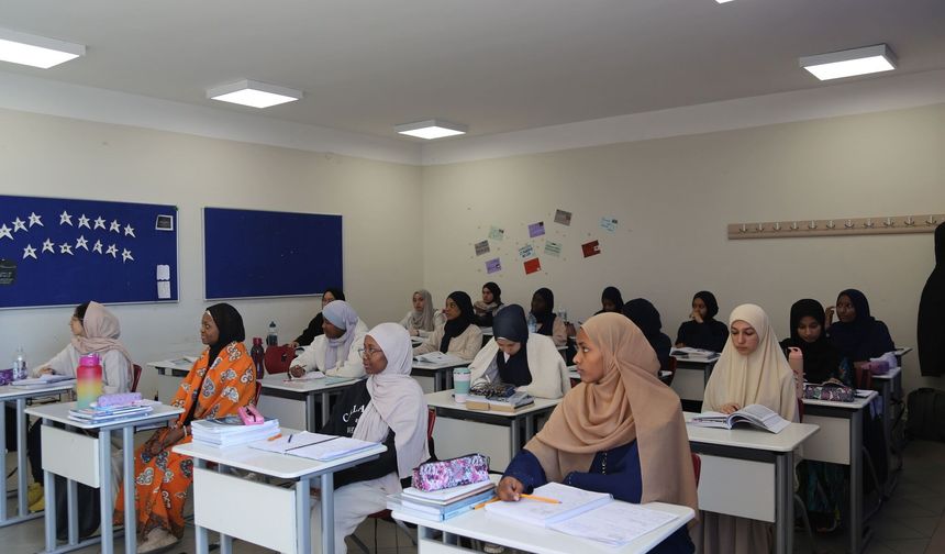 Diyanetten yurt içi ve 114 ülkeden öğrenciye destek