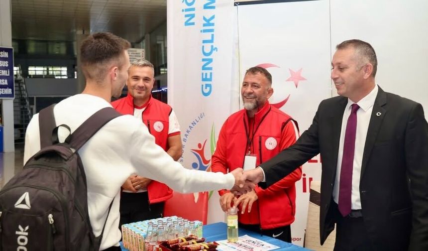 Üniversitelilere otogarda sıcak karşılama