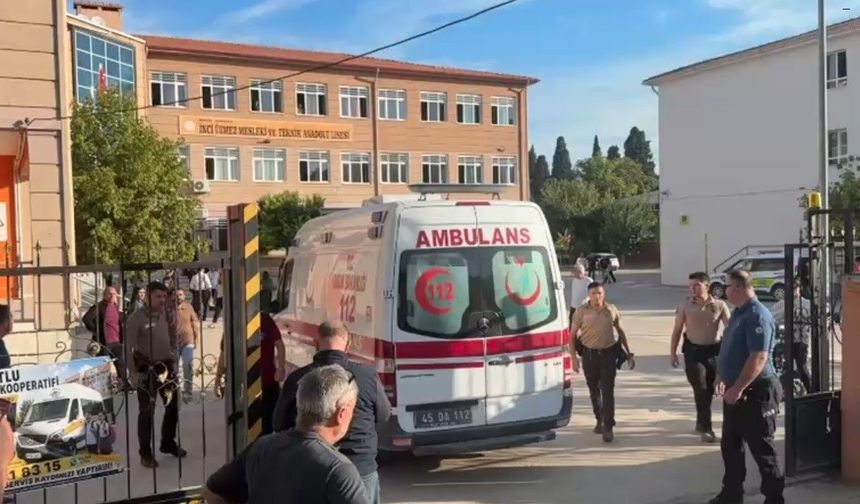 Manisa'da okul önünde silahlı saldırı!