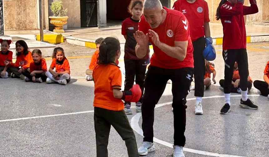İlkokul öğrencilerine Boks tanıtıldı