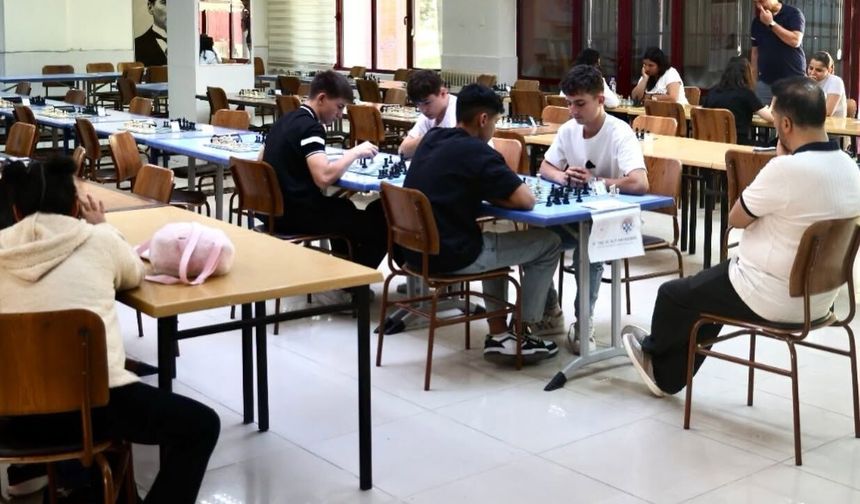 Niğde'de "Bizim Çocuklar" Satranç Turnuvası