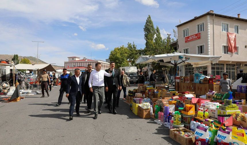Vali Akmeşe Çiftlik Pazarı’nda