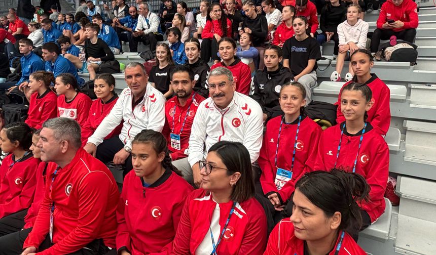 Vekil Uzkurt’tan sporculara tribünden destek