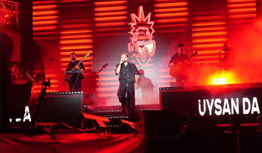 Sefo rüzgarı esti: Binlerce kişi festivalde coştu