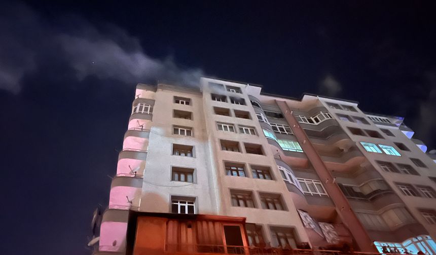 9’ncu katta yangın paniği: 5 kişi etkilendi