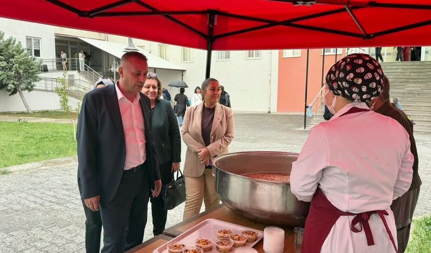 Öğrenci Yurdunda Aşure İkramı