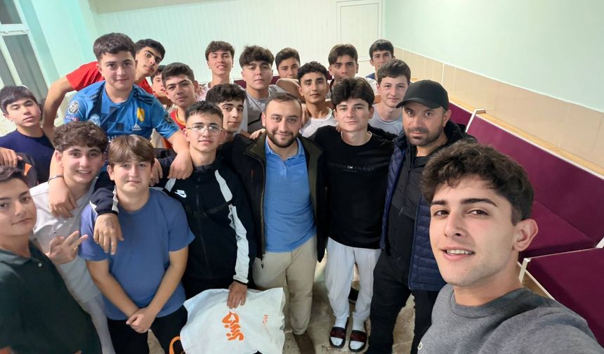 Okul Pansiyonunda Gençlik buluşması