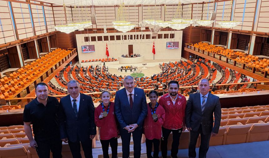 Uzkurt Şampiyon Güreşçileri Meclis'te misafir etti